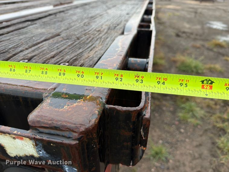 image for item FU1024 1989 Utility Trailer Manufacturer FS2CH5 flatbed trailer
