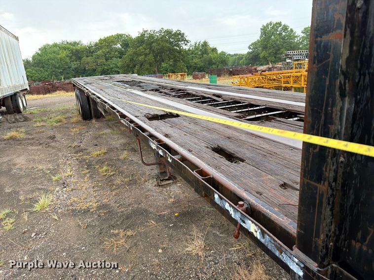 image for item FU1024 1989 Utility Trailer Manufacturer FS2CH5 flatbed trailer