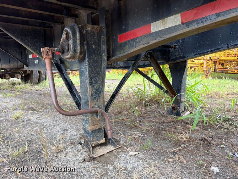 image for item FU1024 1989 Utility Trailer Manufacturer FS2CH5 flatbed trailer