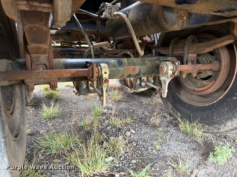 image for item FU1024 1989 Utility Trailer Manufacturer FS2CH5 flatbed trailer