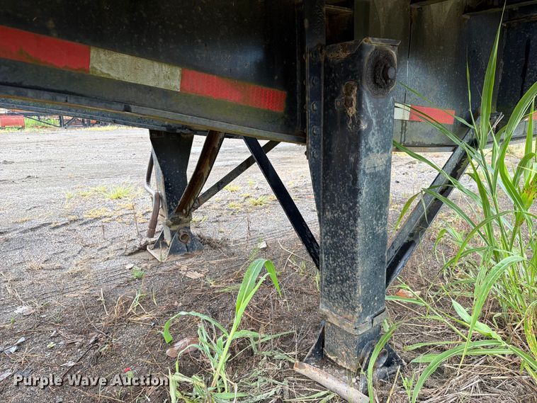 image for item FU1024 1989 Utility Trailer Manufacturer FS2CH5 flatbed trailer