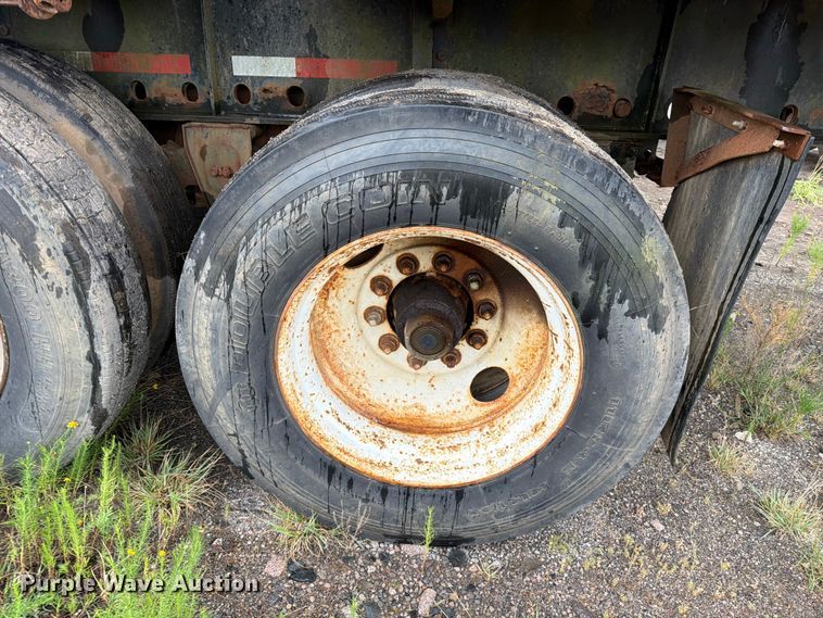 image for item FU1024 1989 Utility Trailer Manufacturer FS2CH5 flatbed trailer