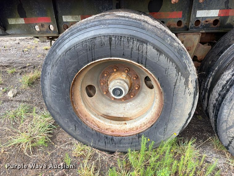 image for item FU1024 1989 Utility Trailer Manufacturer FS2CH5 flatbed trailer