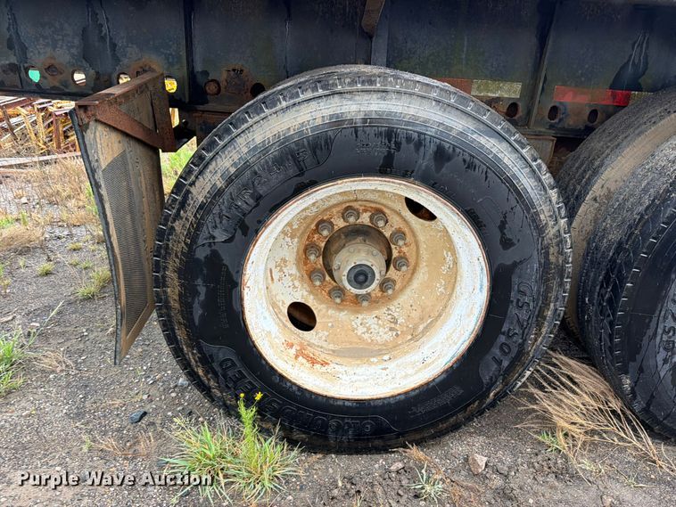 image for item FU1024 1989 Utility Trailer Manufacturer FS2CH5 flatbed trailer