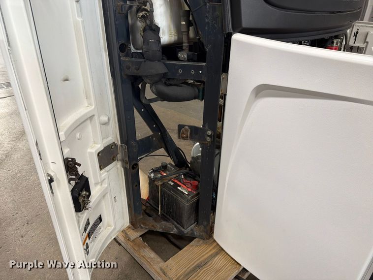 image for item FU4581 2012 Carrier X2 2100A refrigerator unit