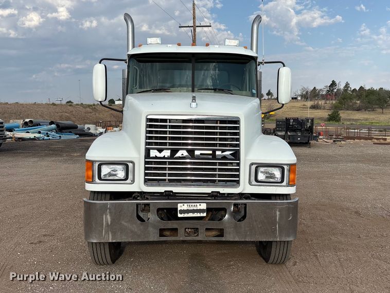 image for item JM9421 2007 Mack CHN semi truck