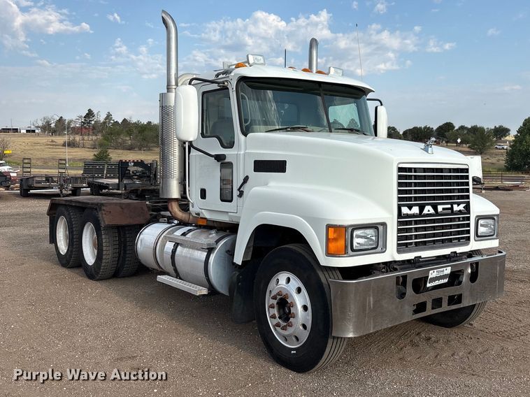 image for item JM9421 2007 Mack CHN semi truck