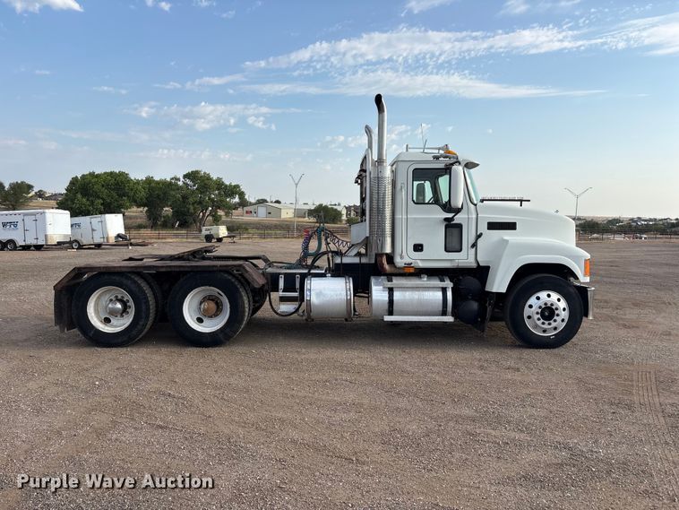 image for item JM9421 2007 Mack CHN semi truck