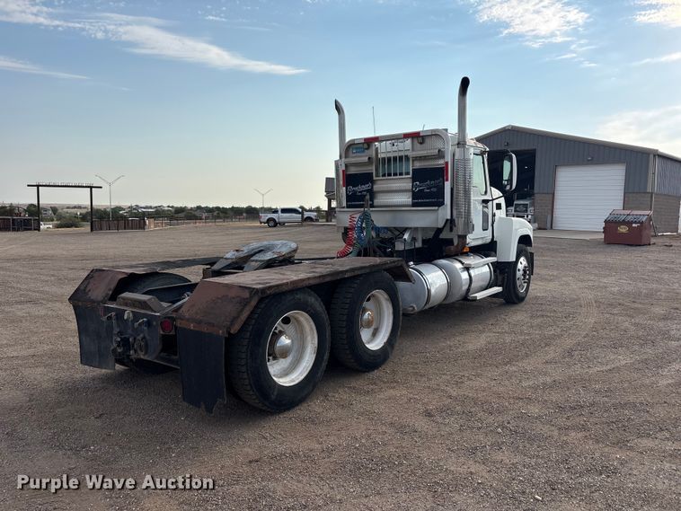 image for item JM9421 2007 Mack CHN semi truck