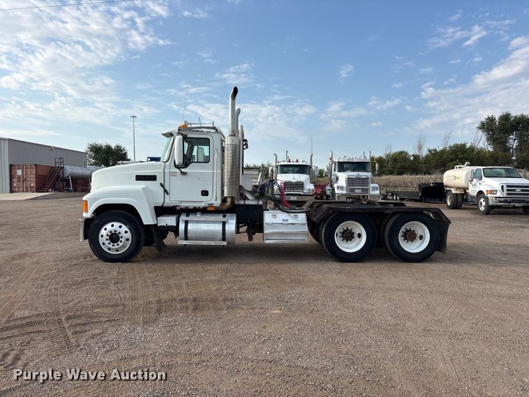 image for item JM9421 2007 Mack CHN semi truck