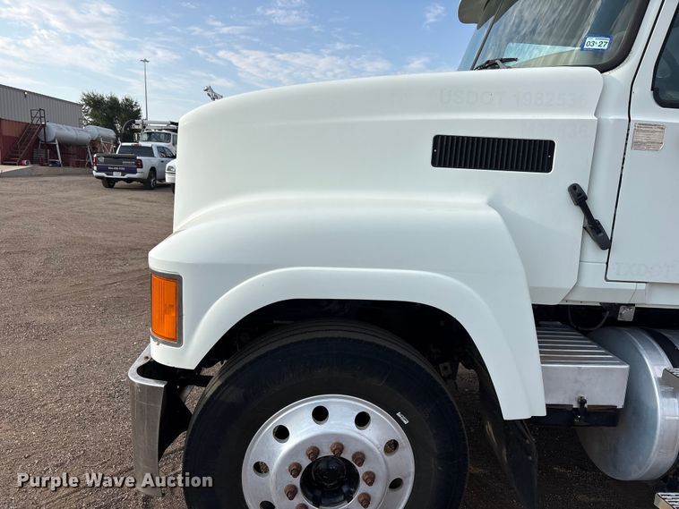 image for item JM9421 2007 Mack CHN semi truck