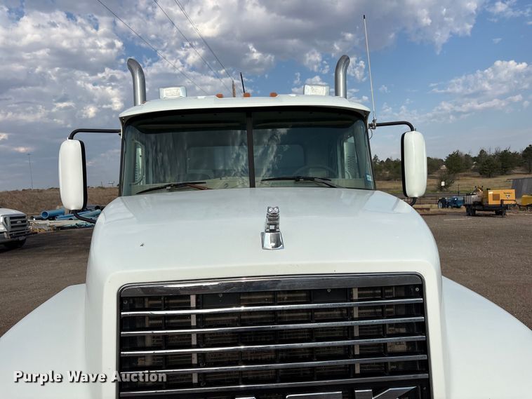 image for item JM9421 2007 Mack CHN semi truck