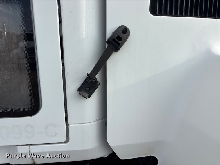 image for item JM9421 2007 Mack CHN semi truck