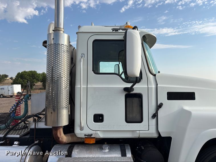 image for item JM9421 2007 Mack CHN semi truck