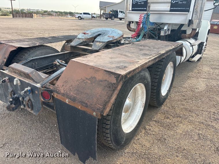 image for item JM9421 2007 Mack CHN semi truck