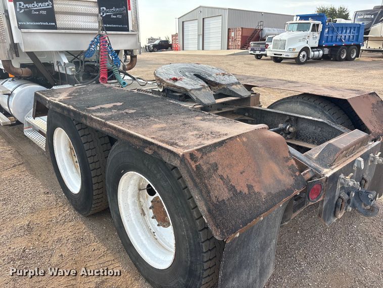 image for item JM9421 2007 Mack CHN semi truck