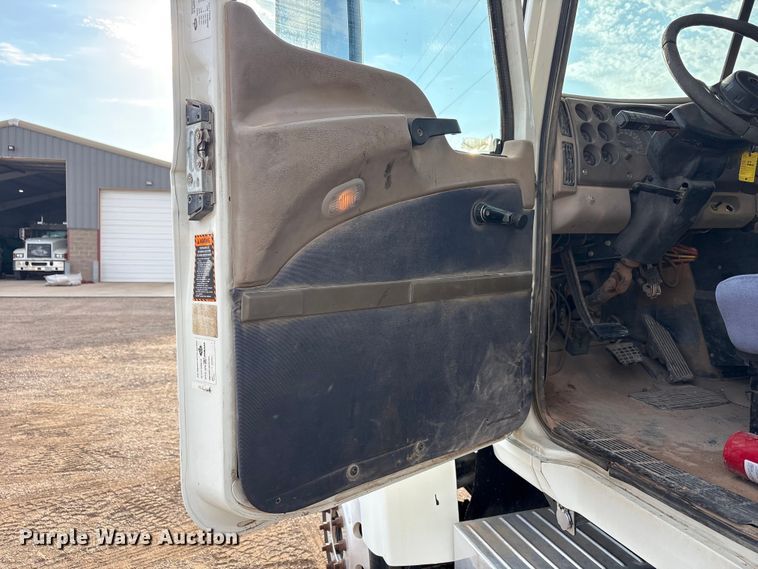 image for item JM9421 2007 Mack CHN semi truck