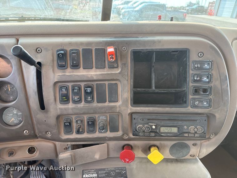 image for item JM9421 2007 Mack CHN semi truck