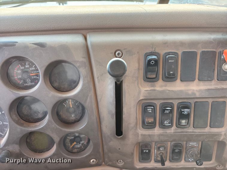 image for item JM9421 2007 Mack CHN semi truck