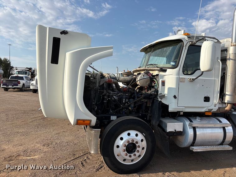 image for item JM9421 2007 Mack CHN semi truck