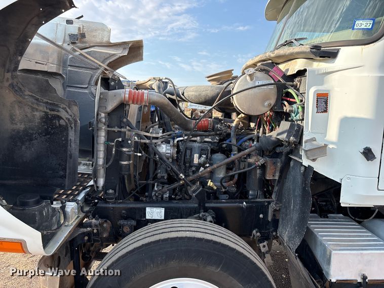 image for item JM9421 2007 Mack CHN semi truck