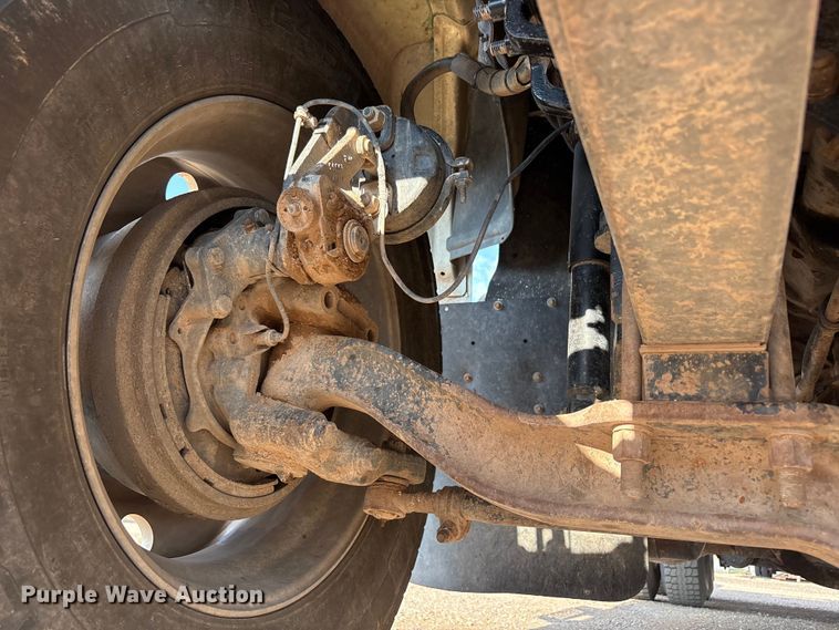 image for item JM9421 2007 Mack CHN semi truck