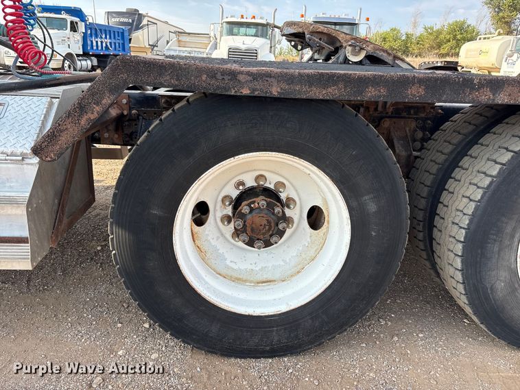 image for item JM9421 2007 Mack CHN semi truck