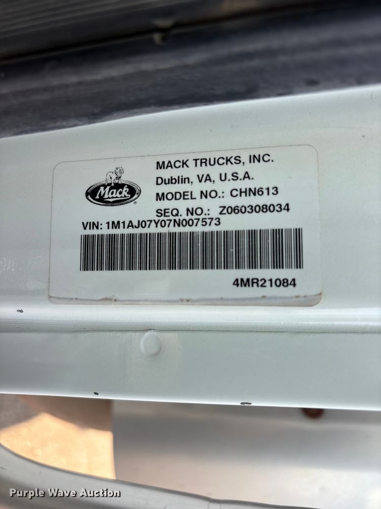 image for item JM9421 2007 Mack CHN semi truck