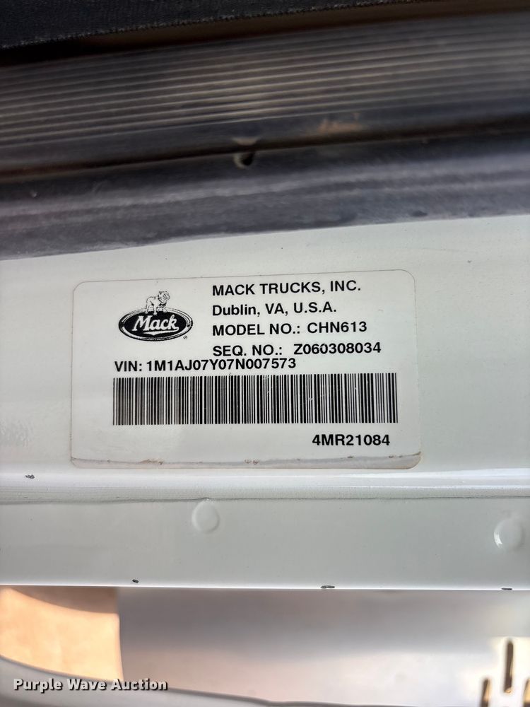 image for item JM9421 2007 Mack CHN semi truck