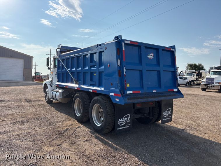 image for item JM9422 1999 International 9100 dump truck