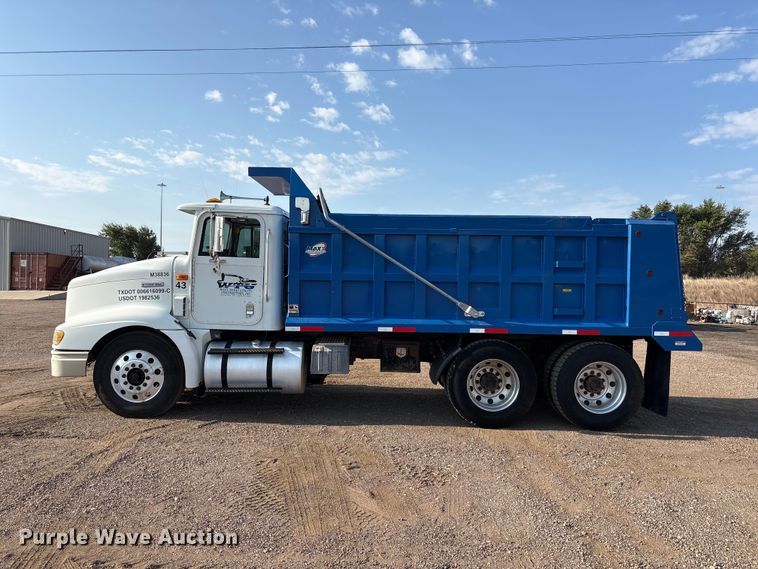 image for item JM9422 1999 International 9100 dump truck