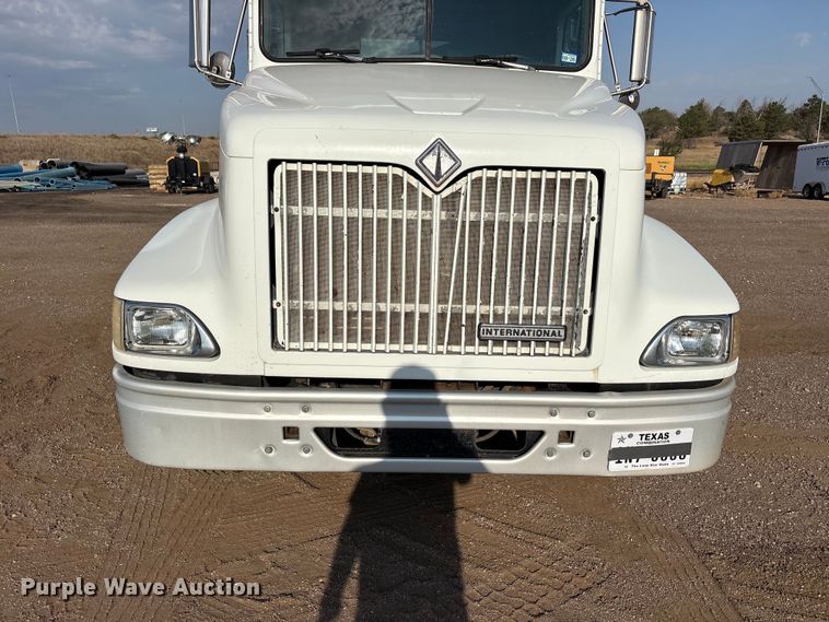 image for item JM9422 1999 International 9100 dump truck