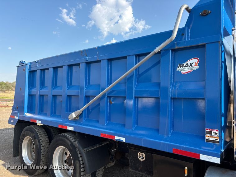 image for item JM9422 1999 International 9100 dump truck