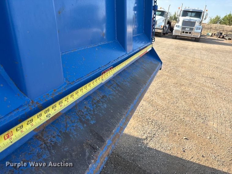 image for item JM9422 1999 International 9100 dump truck