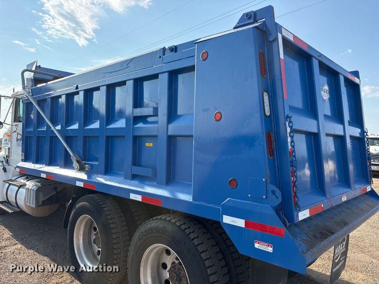 image for item JM9422 1999 International 9100 dump truck