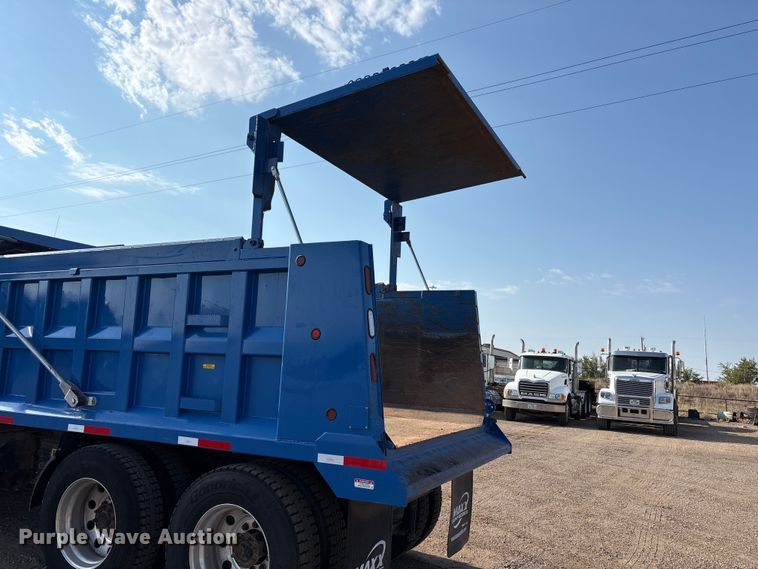 image for item JM9422 1999 International 9100 dump truck