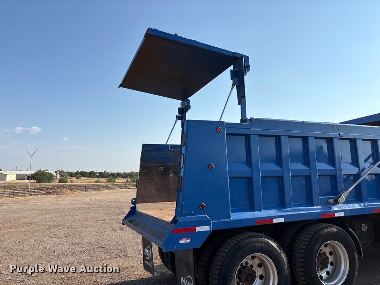 image for item JM9422 1999 International 9100 dump truck