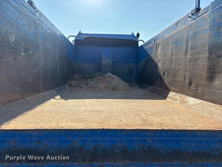 image for item JM9422 1999 International 9100 dump truck