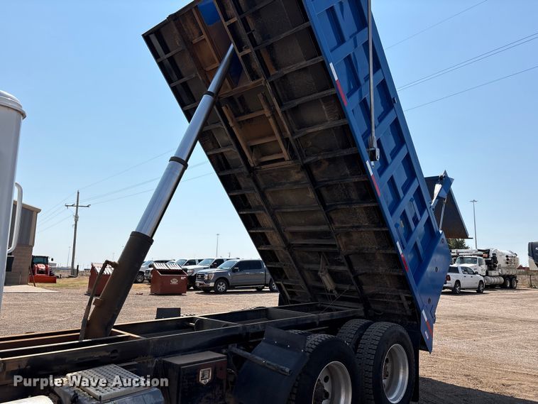 image for item JM9422 1999 International 9100 dump truck