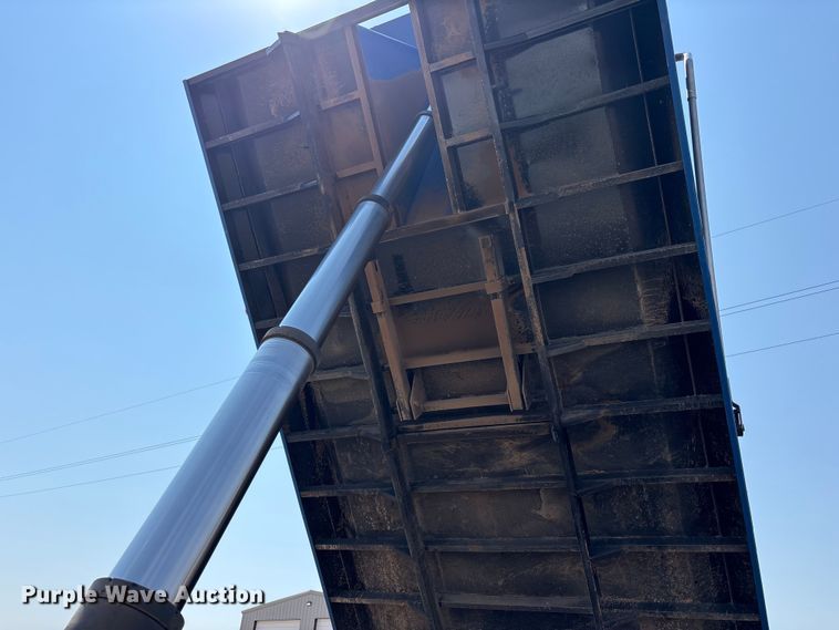 image for item JM9422 1999 International 9100 dump truck