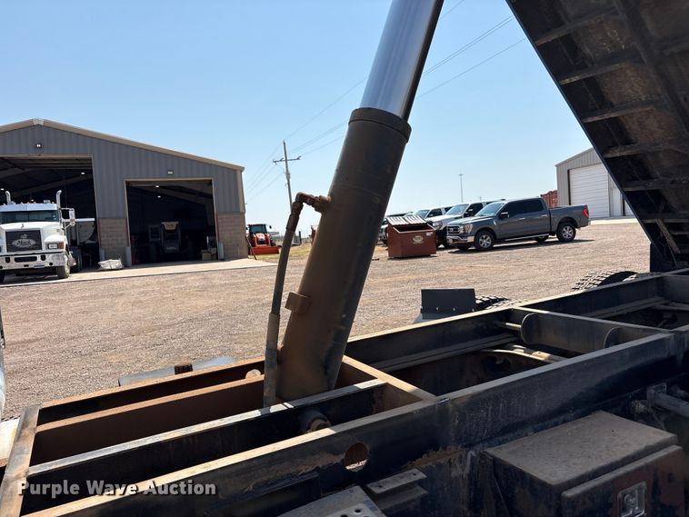image for item JM9422 1999 International 9100 dump truck