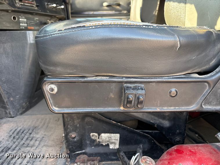 image for item JM9422 1999 International 9100 dump truck