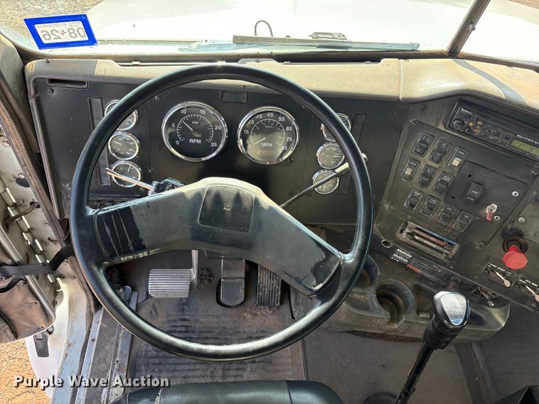 image for item JM9422 1999 International 9100 dump truck