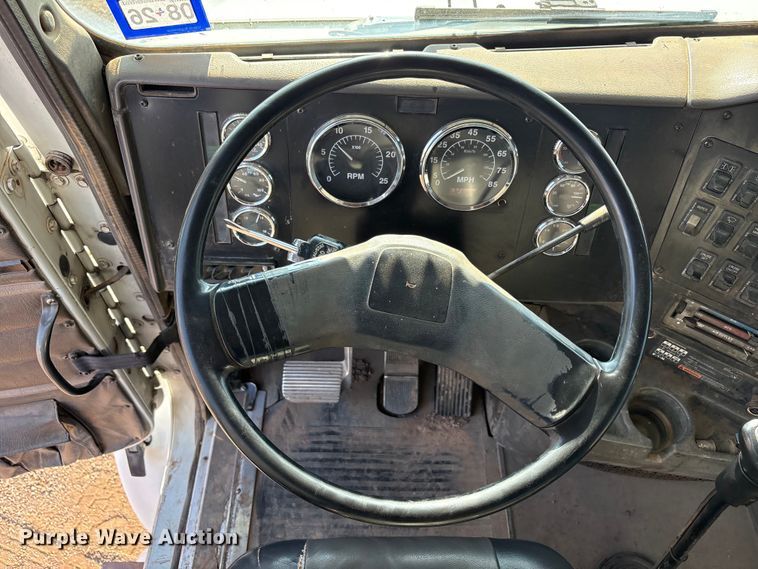 image for item JM9422 1999 International 9100 dump truck