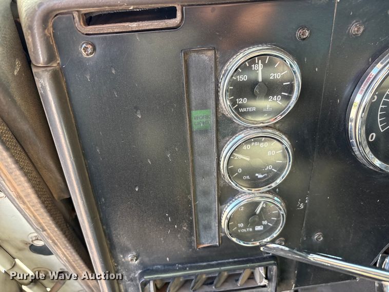 image for item JM9422 1999 International 9100 dump truck