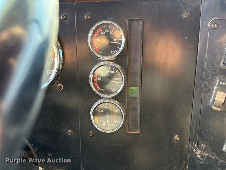 image for item JM9422 1999 International 9100 dump truck