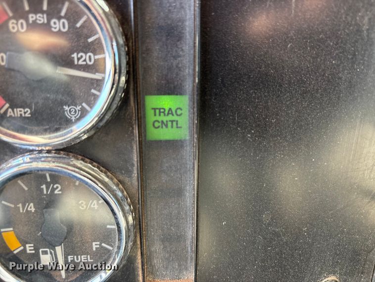 image for item JM9422 1999 International 9100 dump truck