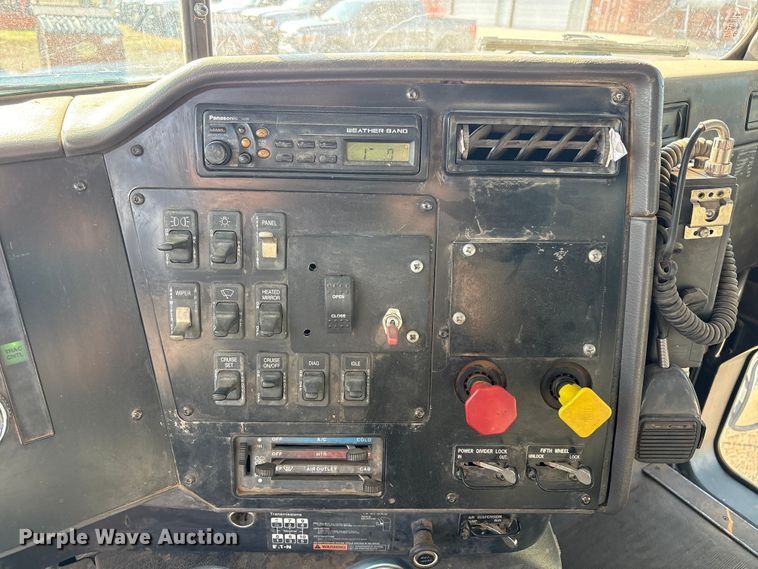 image for item JM9422 1999 International 9100 dump truck