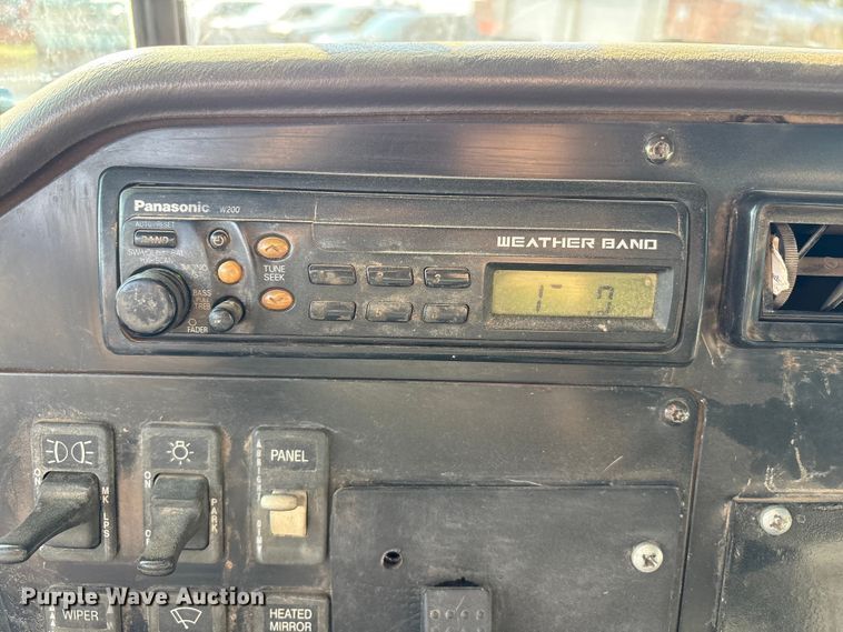 image for item JM9422 1999 International 9100 dump truck