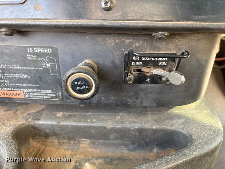 image for item JM9422 1999 International 9100 dump truck